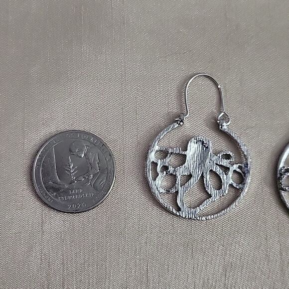 Octopus silver tone hoop earrings - Picture 2 of 3